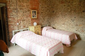 3 quartos, Wi-Fi de cortesia, roupa de cama