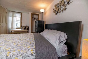 1 bedroom, desk, iron/ironing board, travel crib - Historic Little Italy | Walk to Hospitals & Dining (Pittsburgh)