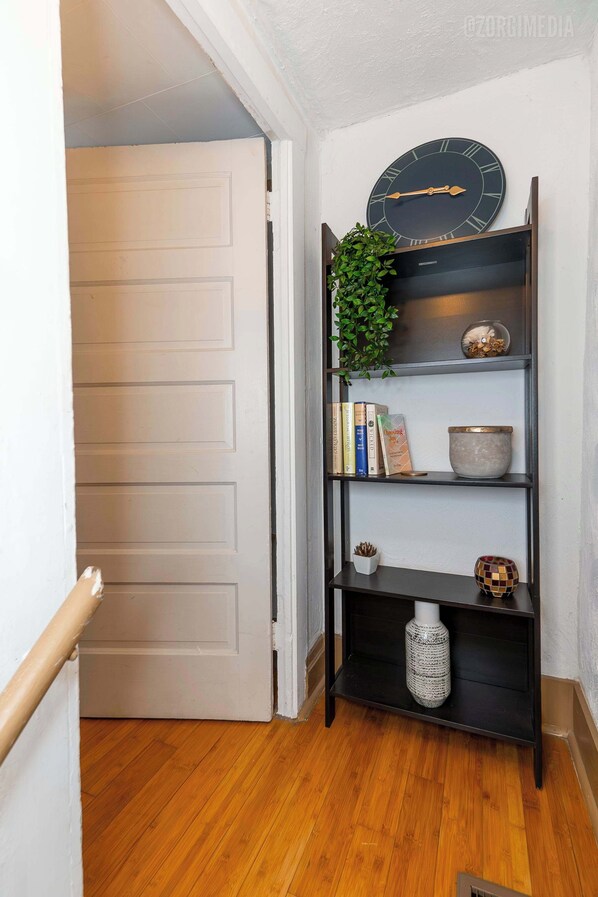 Interior - Historic Little Italy | Walk to Hospitals & Dining (Pittsburgh)