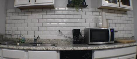 Køleskab, mikrobølgeovn, ovn, kogeplade