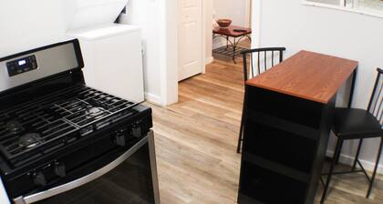 California Ave Quarters-2 Bedroom w/ Easy Parking!