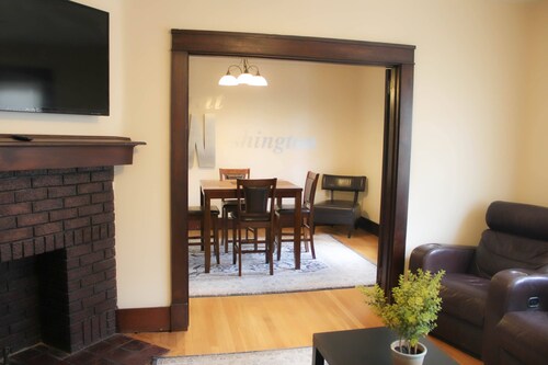 Mount Washington Crash Pad- Off Street Parking