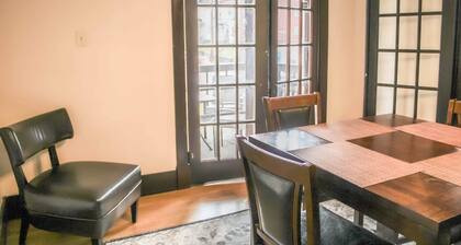 Blue Door Apt - Comfy 3 BR - Easy City Access!