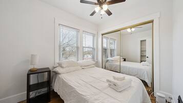 3 bedrooms, desk, iron/ironing board, travel cot