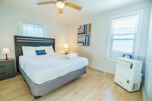 3 bedrooms, desk, iron/ironing board, travel crib