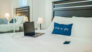 3 chambres, bureau, fer et planche à repasser, lit parapluie