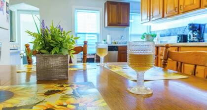 Carey Way Quarters – Stylish 3-Bedroom Loft!