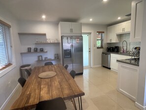 Fridge, microwave, oven, stovetop - Cozy 2/1 Home, wraparound yard, free parking, gazebo! (Miami)