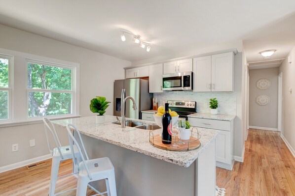 Kühlschrank, Mikrowelle, Ofen, Geschirrspüler