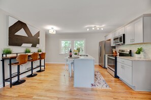 Kühlschrank, Mikrowelle, Ofen, Geschirrspüler