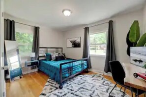 3 bedrooms, desk, iron/ironing board, travel cot