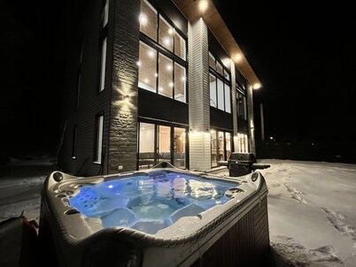 Luxurious waterfront cottage