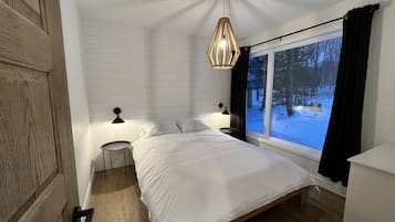 4 bedrooms, travel cot, free WiFi, bed sheets