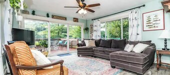 Chelsea Lake House, Game Room, & Pontoon-rental