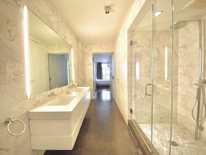 Badewanne, Haartrockner