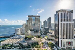 Exterior - 38th Floor Bay View · 2 King Beds · Icon Brickell (Miami)