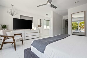 4 bedrooms, iron/ironing board, WiFi, bed sheets - Island Oasis  Home  Heated Pool Jacuzzi (North Bay Village)