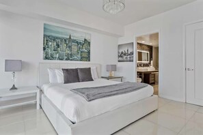 1 bedroom, iron/ironing board, travel crib, WiFi - Icon Brickell W Hotel | Skyline View 1BR Suite (Miami)