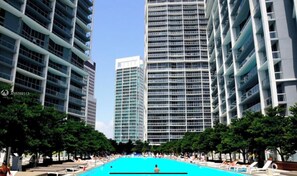 Pool - Icon Brickell W Hotel | Skyline View 1BR Suite (Miami)