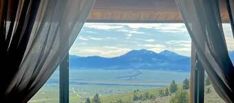 Moonlight Ridge Cabin