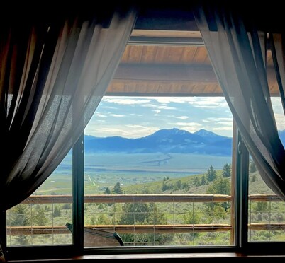 Moonlight Ridge Cabin