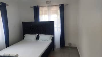 2 bedrooms, internet, bed sheets, wheelchair access