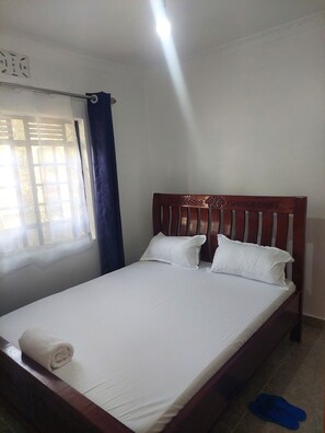 2 bedrooms, internet, bed sheets, wheelchair access