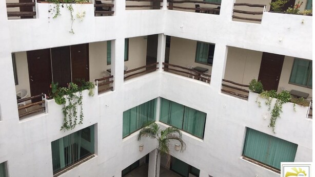 Front of property - Apartamentos Paraiso Vallarta Hotel (Puerto Vallarta)