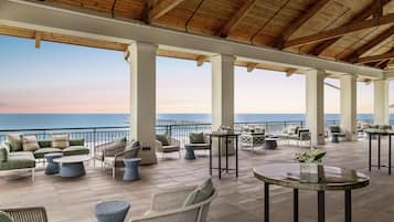 2 bars/lounges, poolside bar