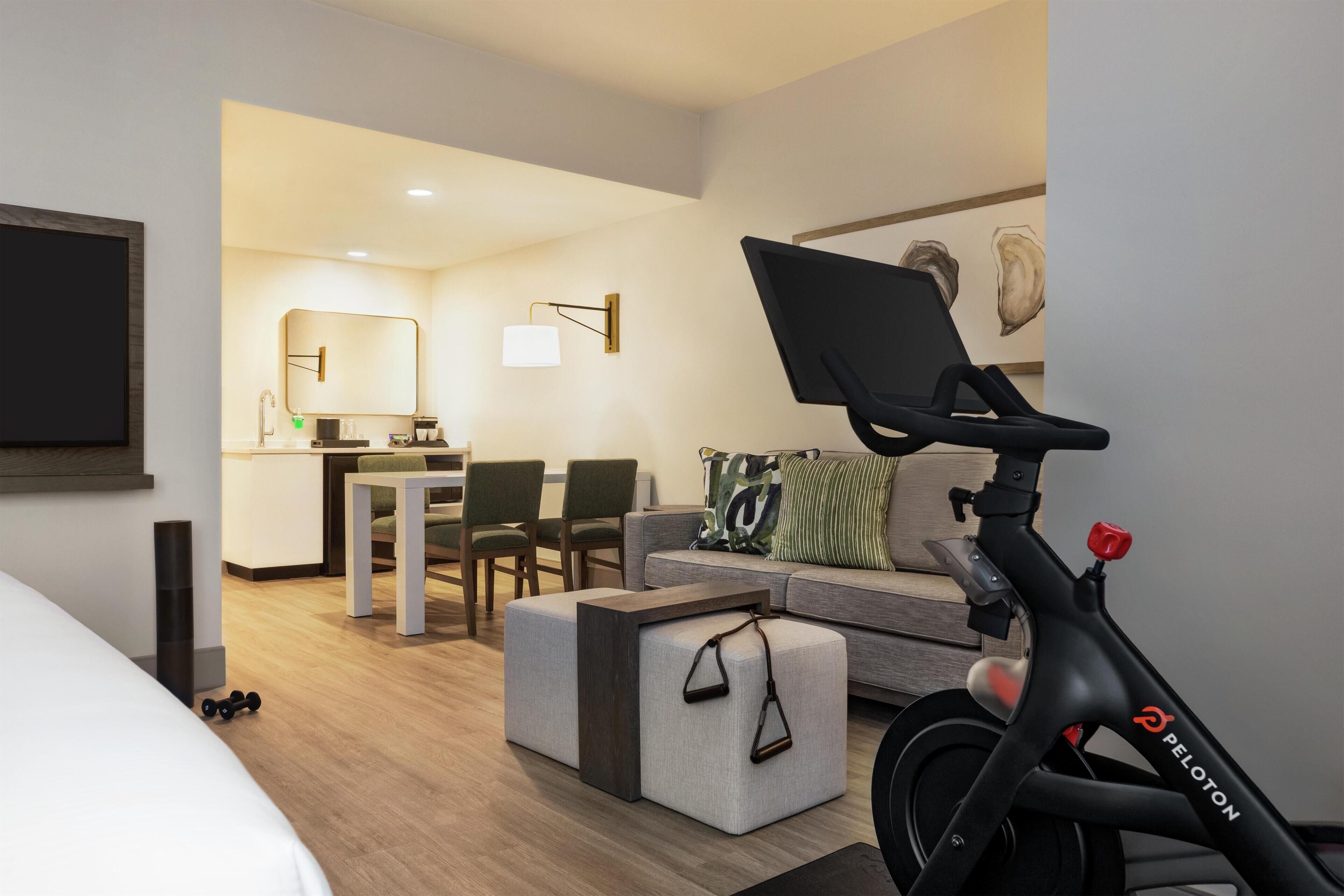 Estudio, 1 cama de matrimonio grande (w/ Peloton Bike) | Minibar