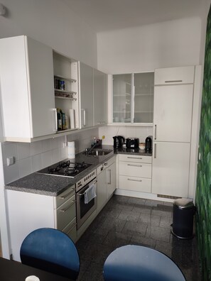 Fridge, oven, stovetop, dishwasher
