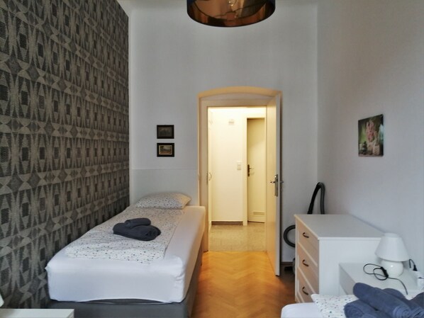 1 slaapkamer, een strijkplank/strijkijzer, gratis wifi, beddengoed