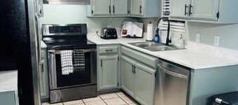 New Remodel 3BD/2Bath Weekly/Monthly Discounts available