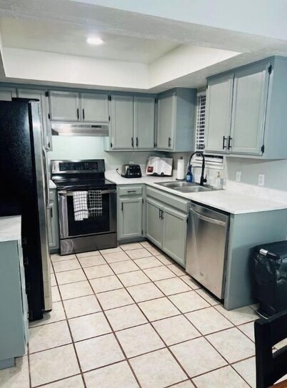 New Remodel 3BD/2Bath Weekly/Monthly Discounts available