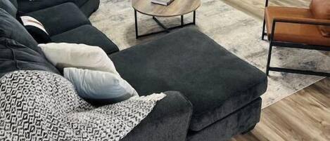 Smart-TV, Kamin, Bücher