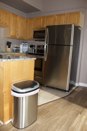 Private kitchen - Loft in Cleveland | Fast Wi-Fi | Fireplace | (Cleveland)