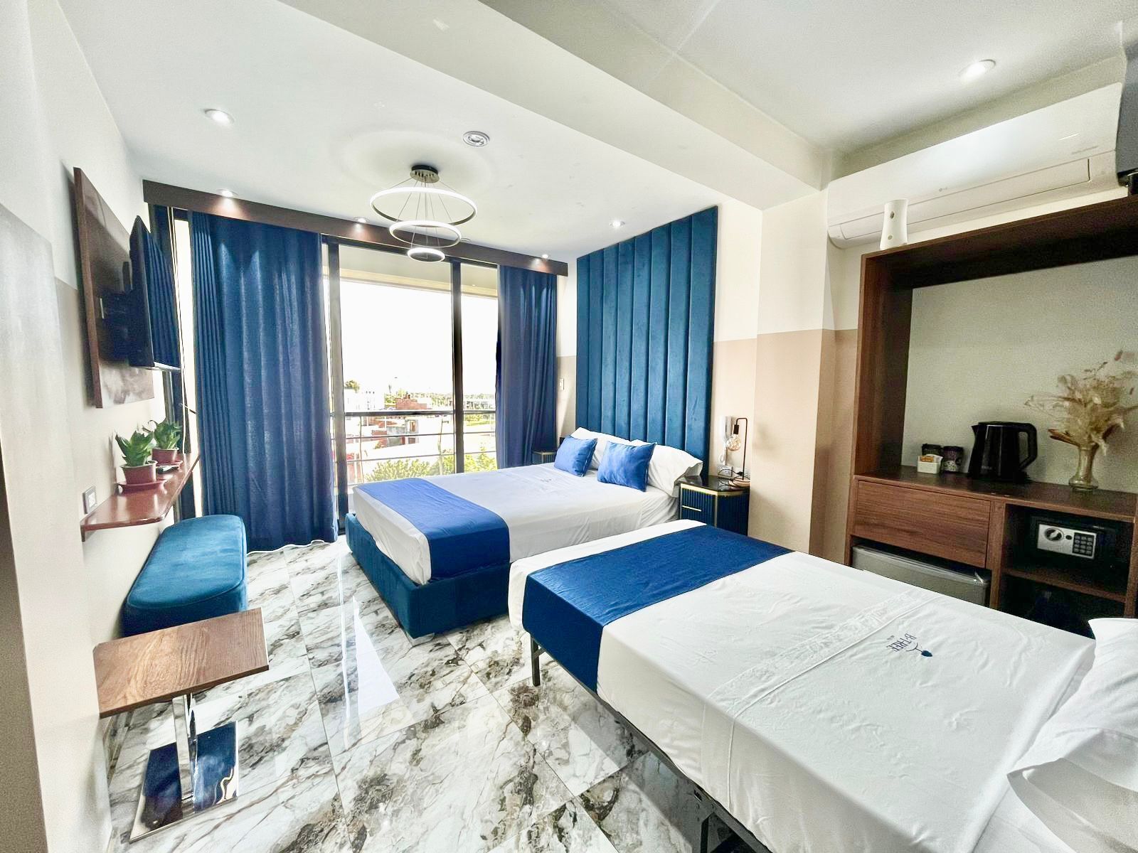 全景双床房 | 阳台景观