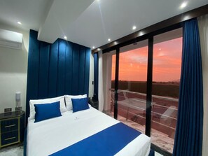 Premium bedding, down duvets, minibar, desk - Hotel BlueThree Chancay (Chancay)