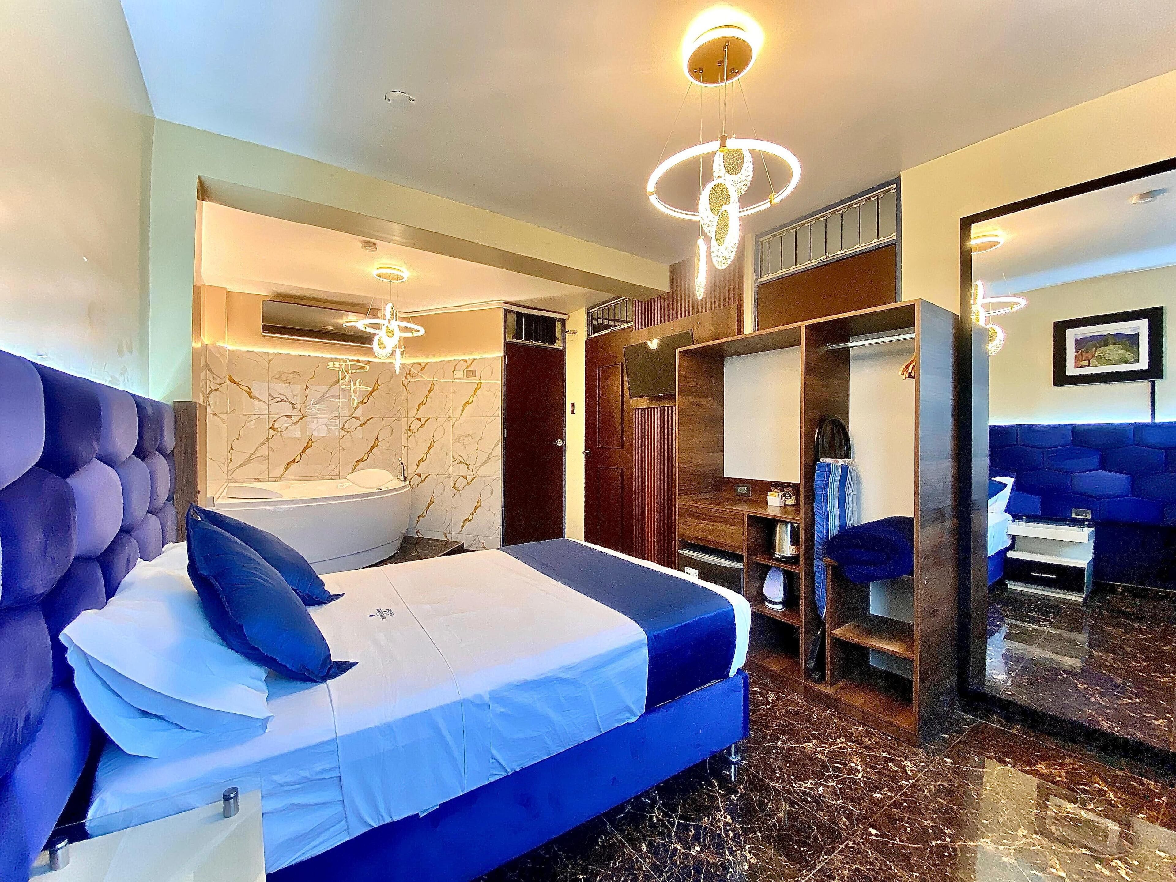 Jacuzzi Tantrica con Vista al Jardin. | Ropa de cama de alta calidad, edredón, minibar y escritorio 