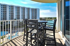 Outdoor dining - 6th Floor condo at The Palms of Destin with Seasonal Beach Shuttle! (Destin)
