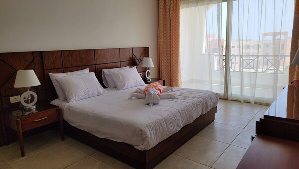 1 bedroom, WiFi, bed sheets - Modern Large Condo by Beach in Oyster Bay Resort Red Sea Egypt Marsa Alam (Red Sea Governorate)
