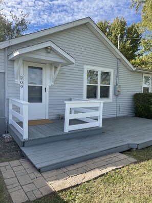 Exterior - Pigs Ina Blanket - Minutes from Rend Lake and I-64/I-57 (Ina)