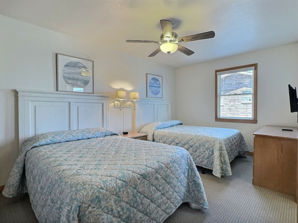 Storm Cottage Short Walk to Beach Community Pool & Spa Buxton Vrbo