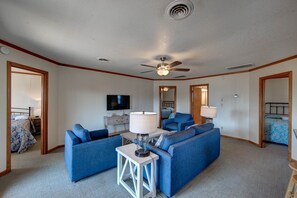6 Schlafzimmer, Bügeleisen/Bügelbrett, WLAN, Bettwäsche