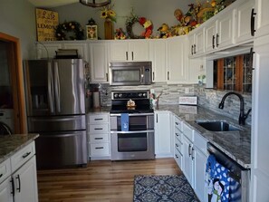Fridge, microwave, oven, stovetop - Luxury Living on Park Drive (Rapid City)