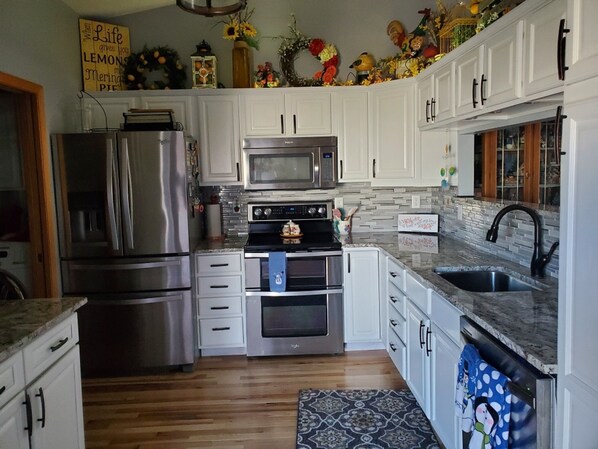 Fridge, microwave, oven, stovetop - Luxury Living on Park Drive (Rapid City)