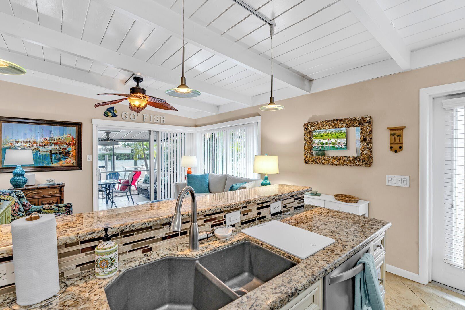 المنشأة من الداخل