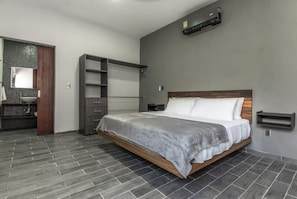1 habitación, tabla de planchar con plancha, wifi gratis y ropa de cama