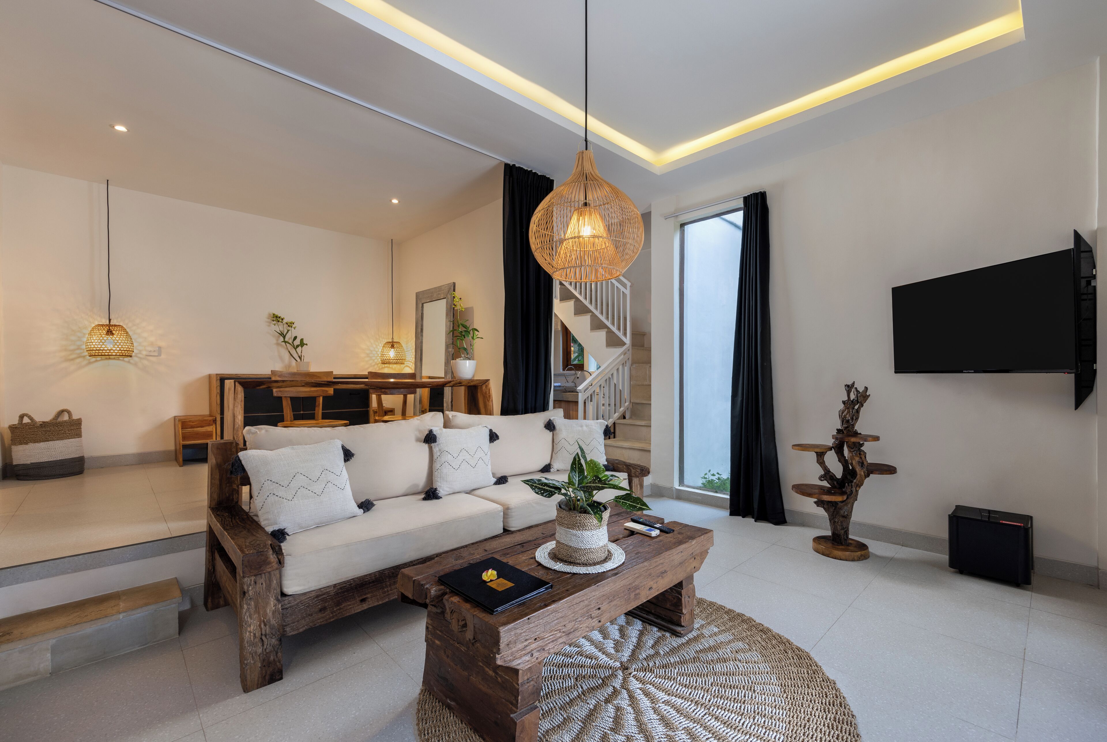 Deluxe Villa | Living area | 43-inch Smart TV with digital channels, TV, pay movies