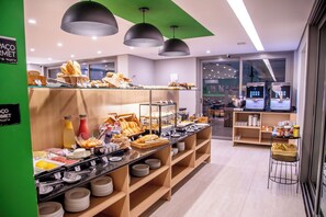 Daily buffet breakfast (BRL 60.00 per person) - Cozzy Suítes Paraíso Hotel (São Paulo)